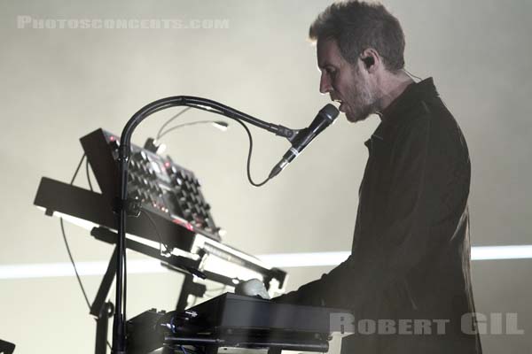 MASSIVE ATTACK - 2014-09-12 - LA COURNEUVE - Parc Departemental - Grande Scene - 